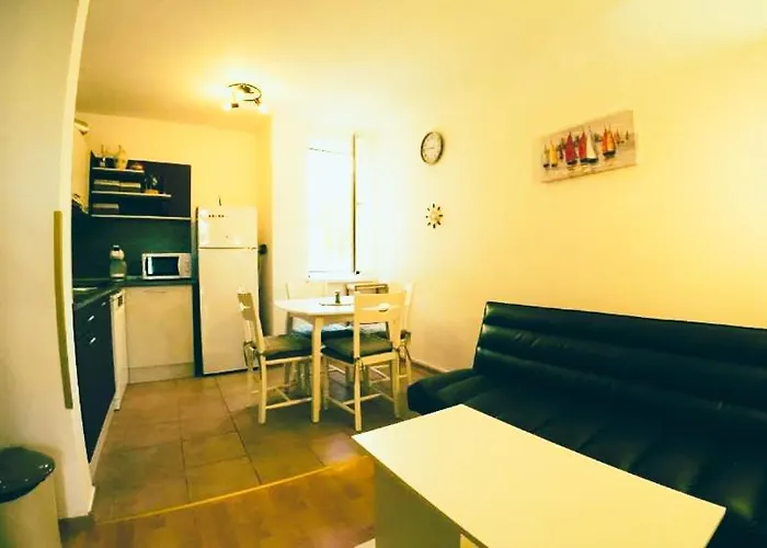 William's - Sixth Large